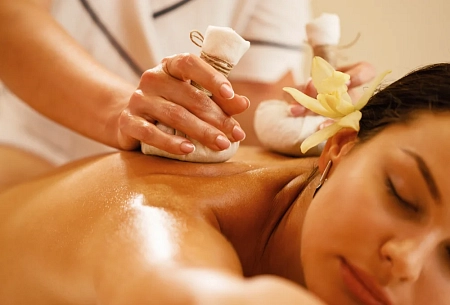 Выбор Афины (массаж с маслом + травяные мешочки)